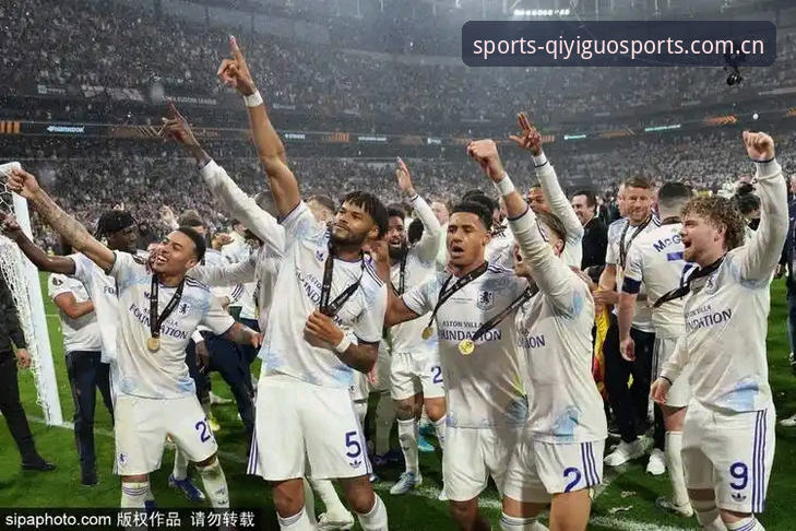 欧联杯决赛3-0完胜详解：维拉30年冠军荒终结，埃梅里第五冠封神